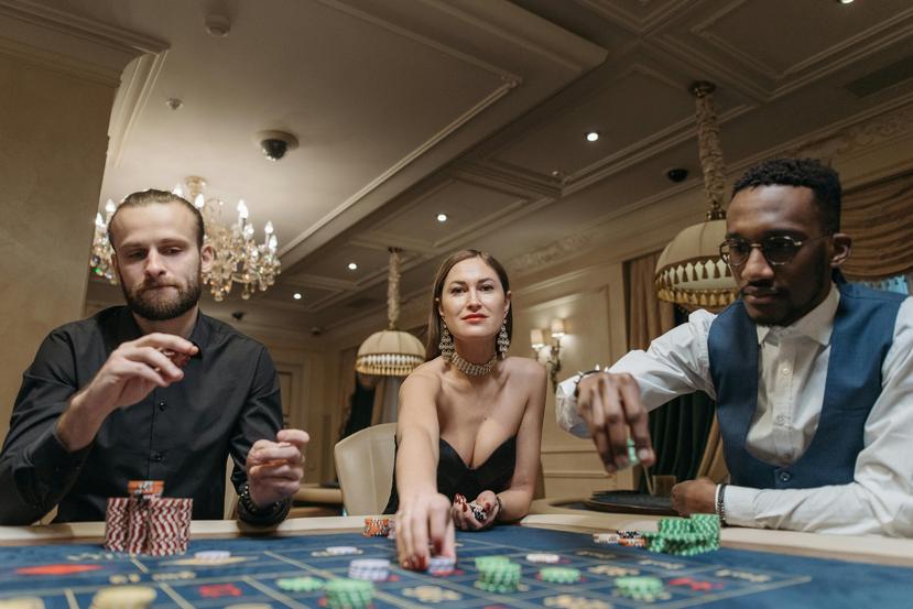 Comment les croupiers en direct ont transformé les casinos en ligne